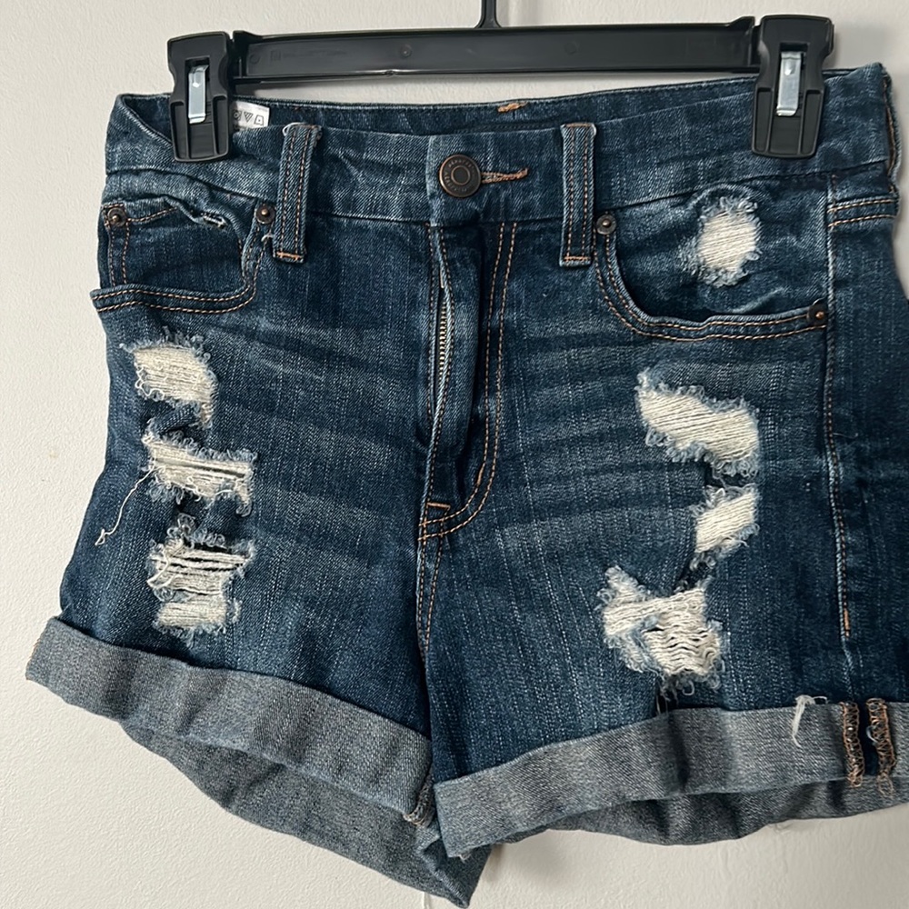 AERO denim shorts. High rise curvy MIDI-3” size 4